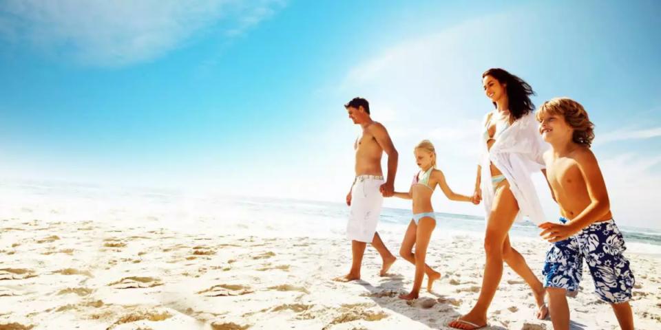 Uma família na praia